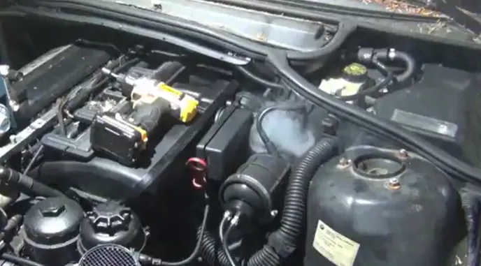 Finding throttle body gasket leak symptoms using a smoke test.
