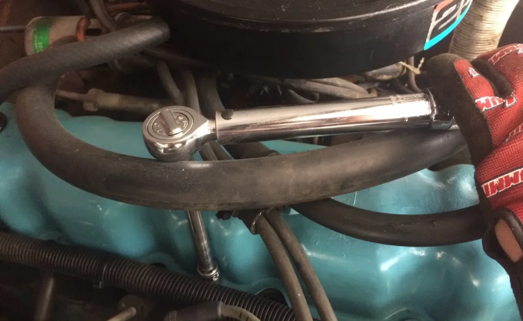 valve cover gasket replacement torque wrench professional mechanic