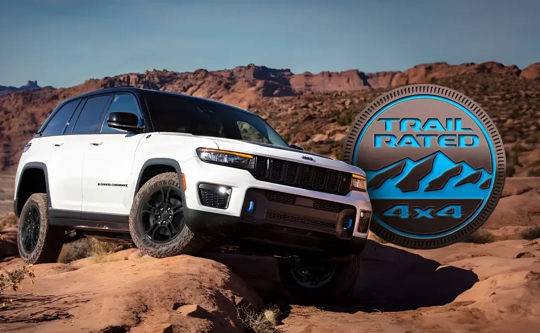 Exterior front view of the 2025 Jeep Grand Cherokee Laredo on a dirt trail