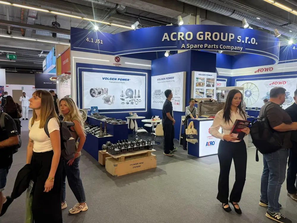 Our team’s Frankfurt exhibition booth with visitors and gasket manufacturing displays